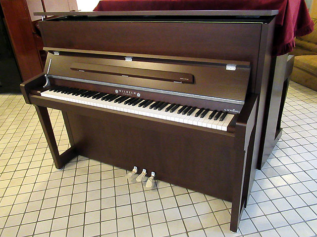 SCHIMMEL W114 Tradition (Dark Walnut satin)