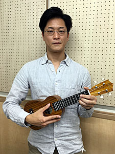 ギター／ウクレレ講師　佐藤先生